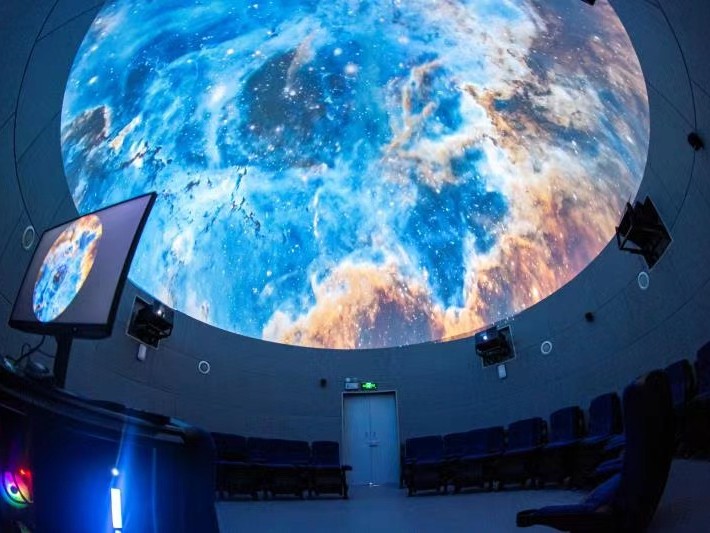 多通道地平式放映厅