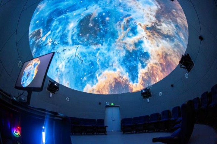 多通道地平式放映厅